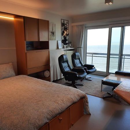 Studio On The Beach With Sea View Middelkerke Eksteriør billede