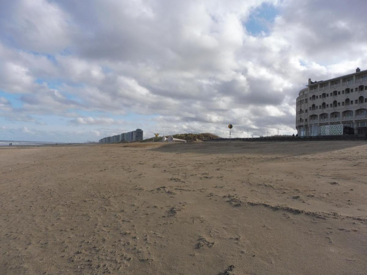 Studio On The Beach With Sea View Middelkerke Eksteriør billede