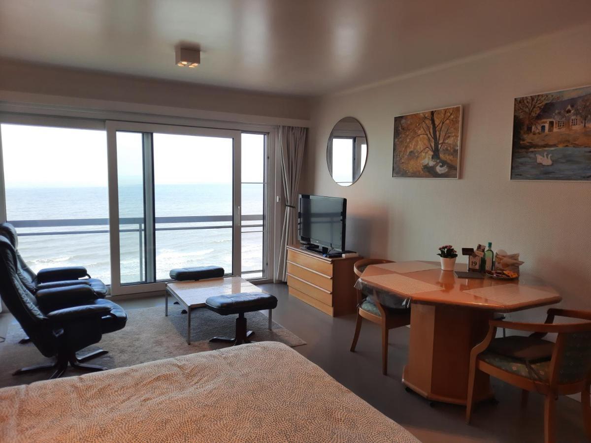 Studio On The Beach With Sea View Middelkerke Eksteriør billede