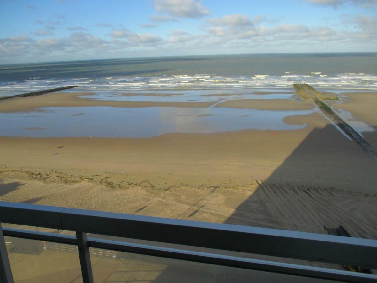 Studio On The Beach With Sea View Middelkerke Eksteriør billede