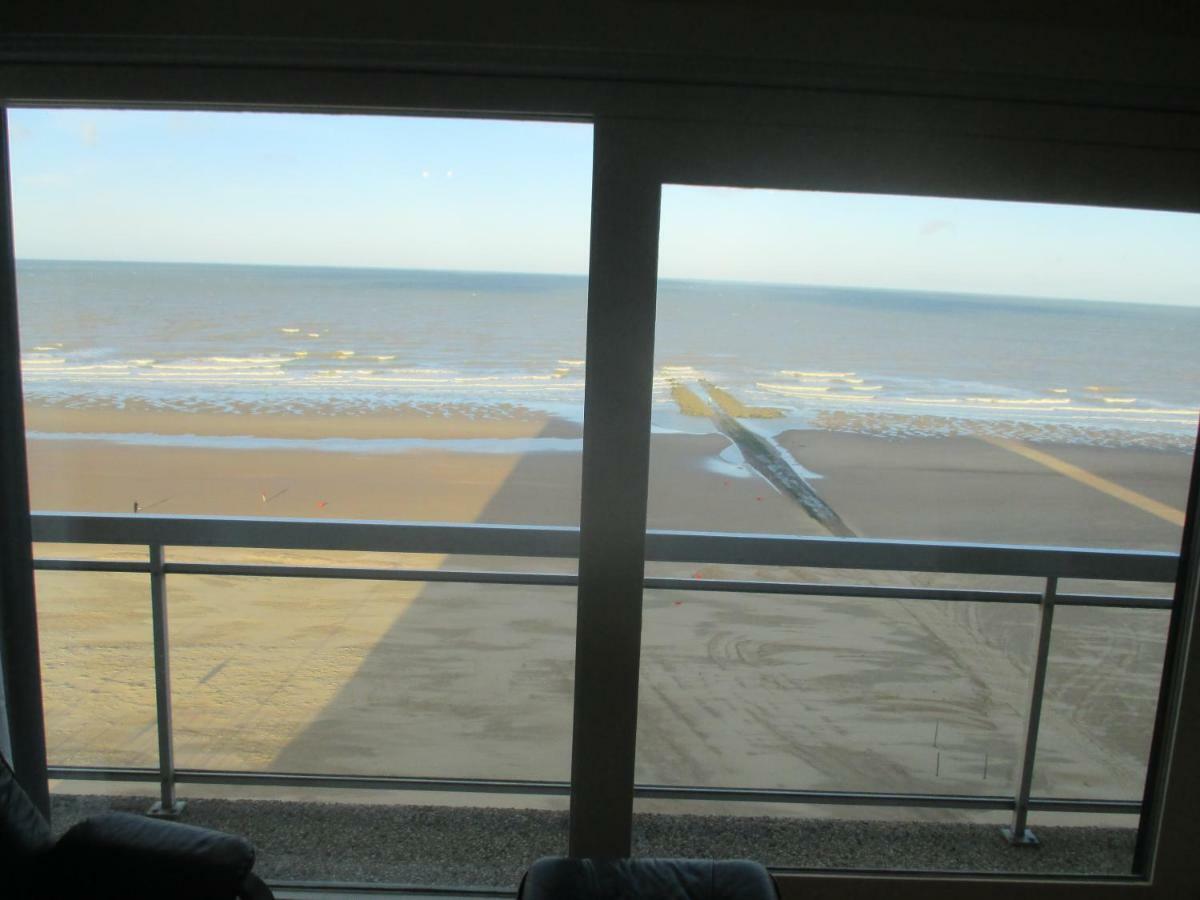 Studio On The Beach With Sea View Middelkerke Eksteriør billede